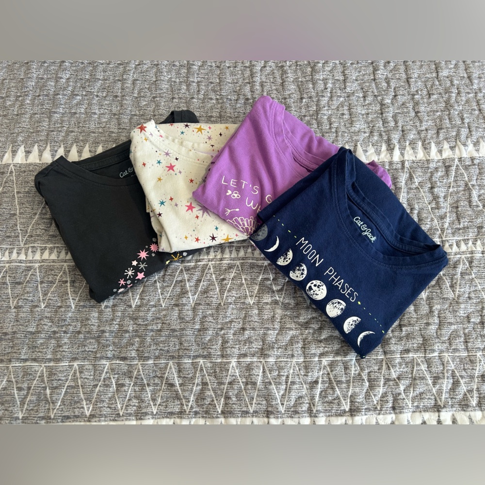 EUC Bundle of 4 Cat & Jack Kids Long Sleeves Graphic Tees, Size M (7/8) - Girls